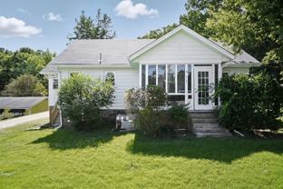 913 E Harden St - Photo 1 of 1