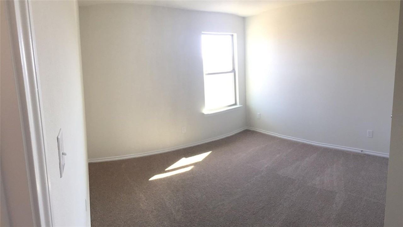 1516 Chama Dr - Photo 3 of 12