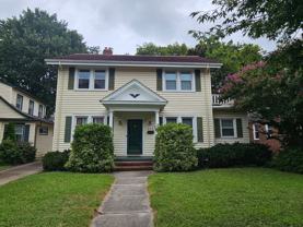 936 Larchmont Cres - Photo 1 of 1