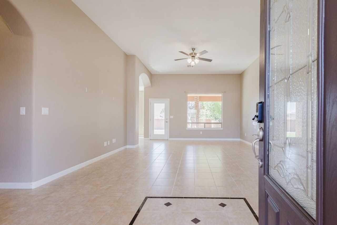 4060 Wood Loop - Photo 4 of 34