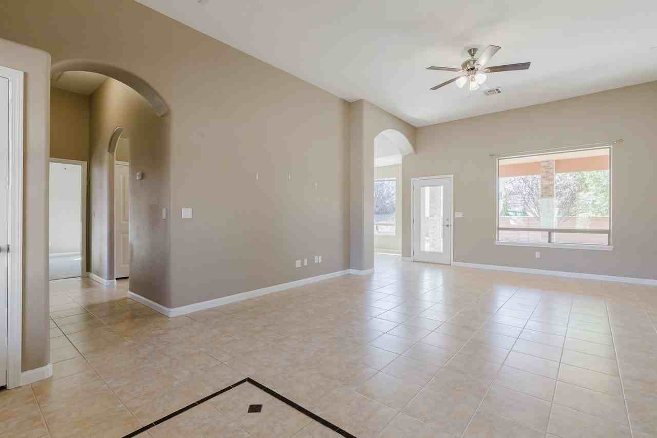 4060 Wood Loop - Photo 6 of 34