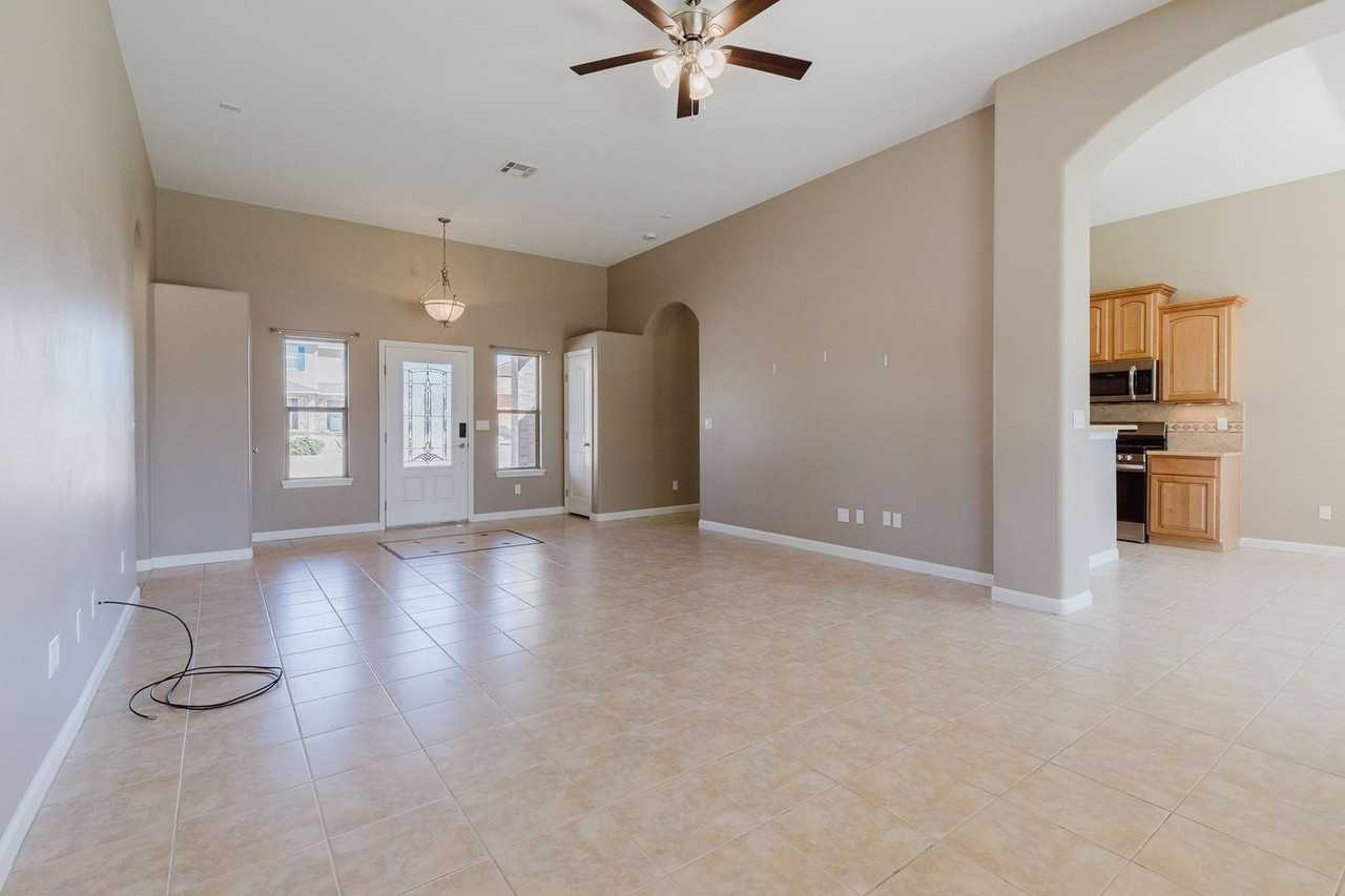 4060 Wood Loop - Photo 7 of 34