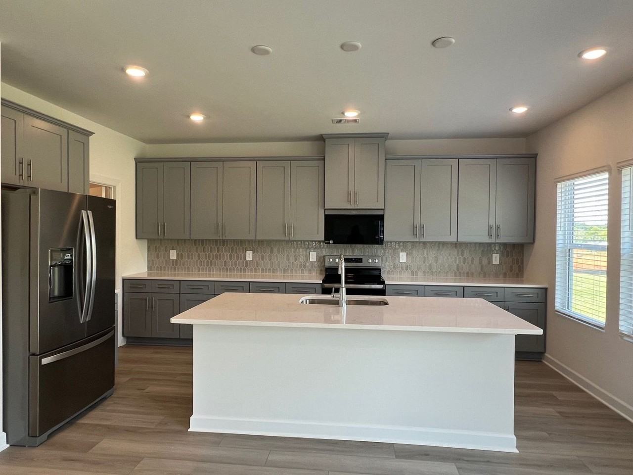 2141 Sunflower Cir - Photo 3 of 21