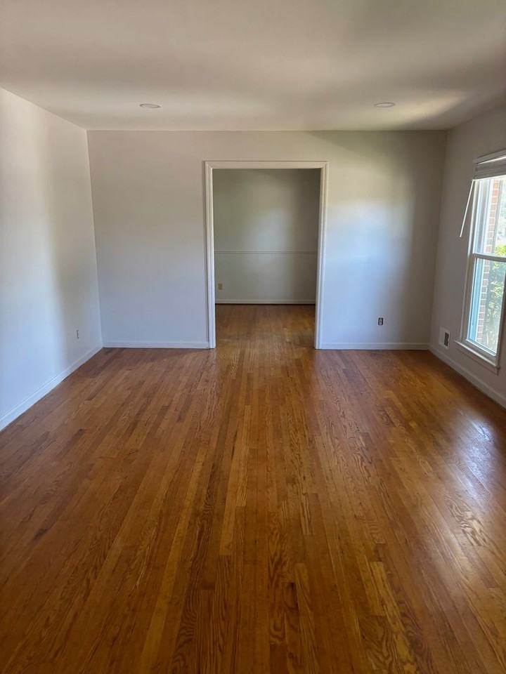 216 Thread Needle Rd E - Photo 3 of 8