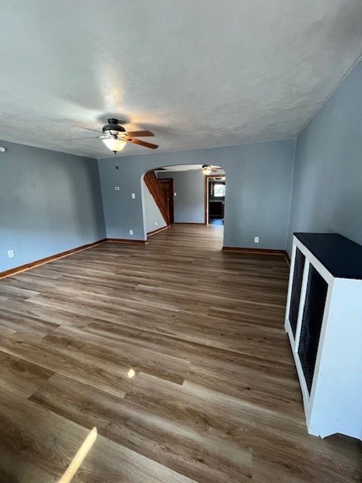 236 W Railroad St - Photo 3 of 18