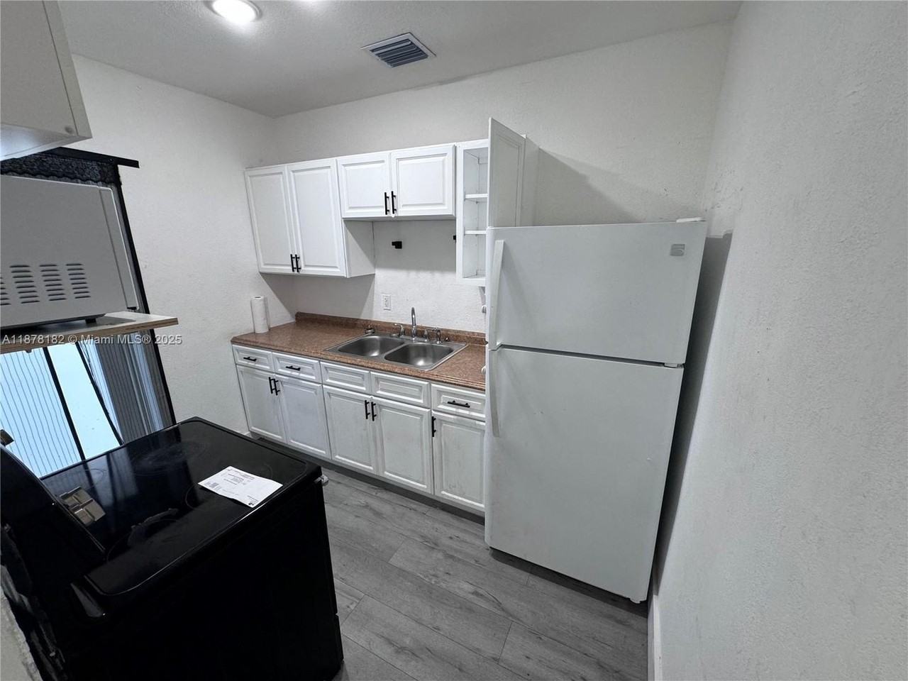 14501 Harrison St - Photo 2 of 10