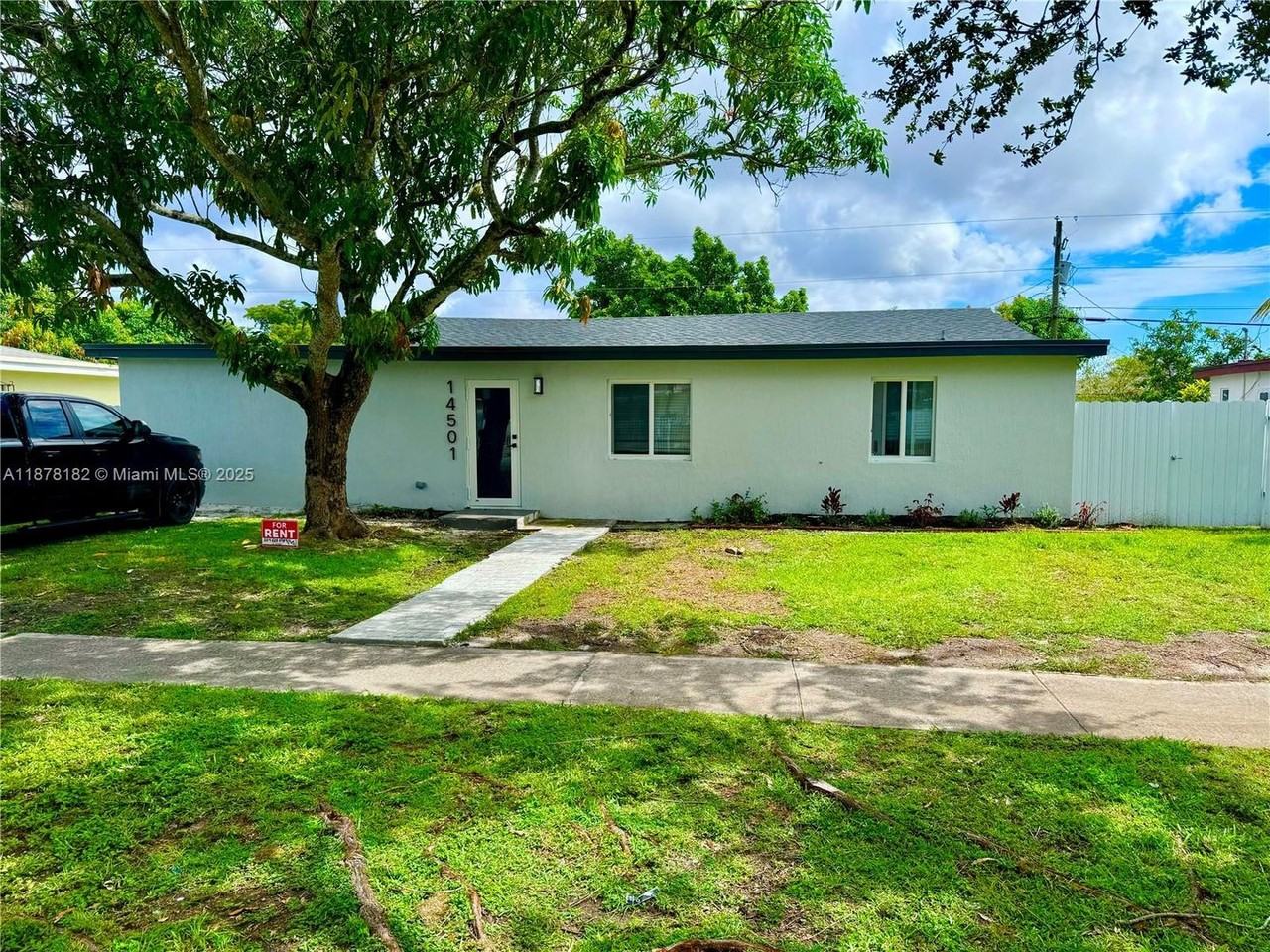 14501 Harrison St - Photo 3 of 10