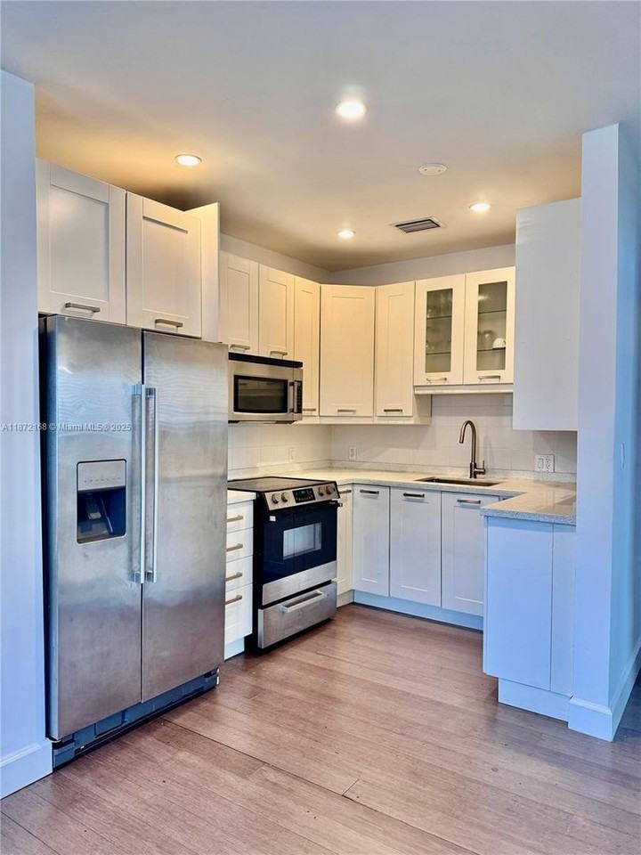 1231 13th St - Photo 2 of 10