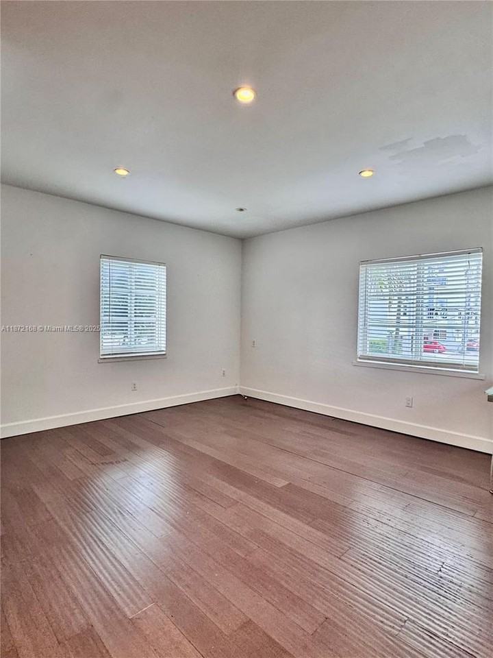 1231 13th St - Photo 4 of 10