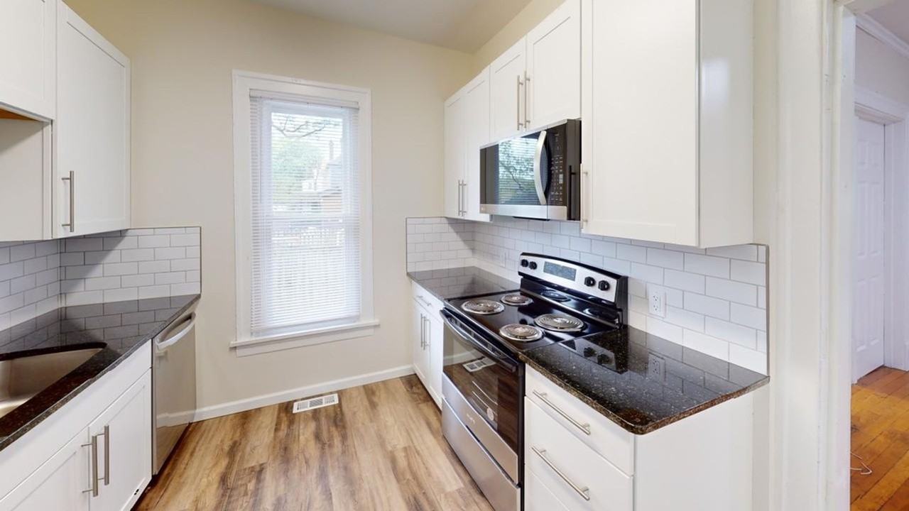 110 E Oakland Ave - Photo 2 of 16