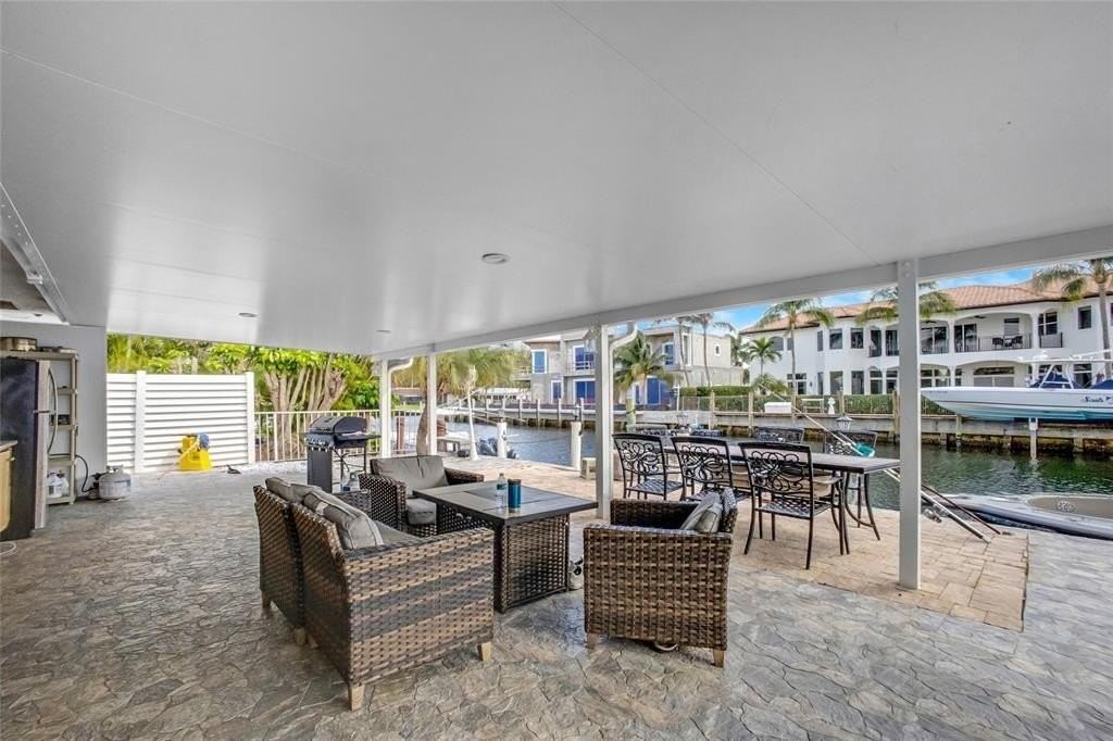 1311 Ne 27th Way - Photo 4 of 50