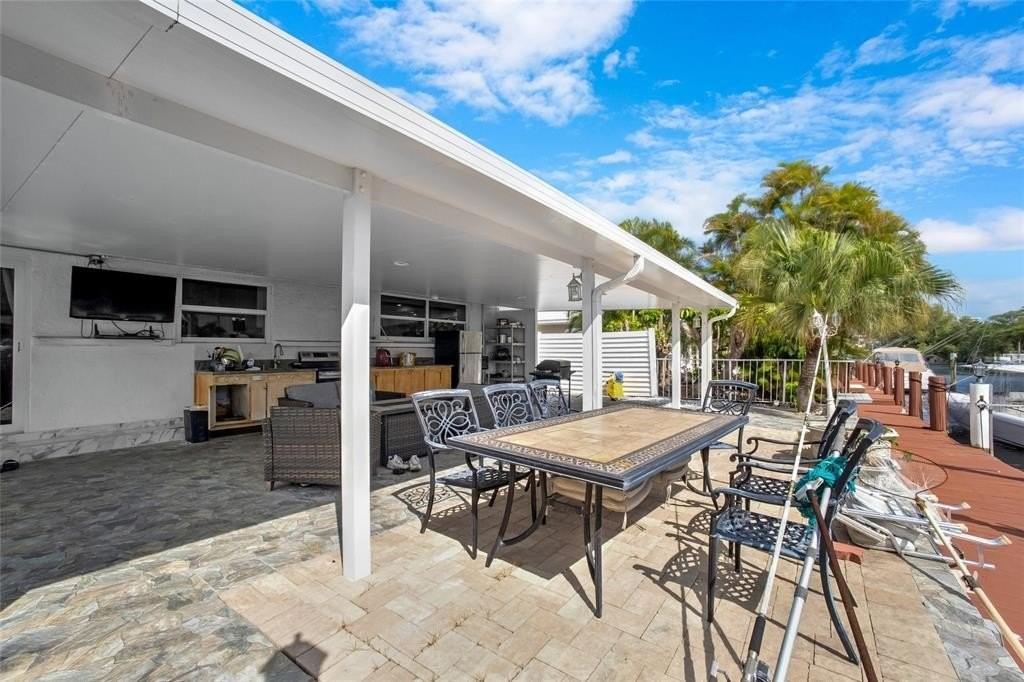 1311 Ne 27th Way - Photo 5 of 50