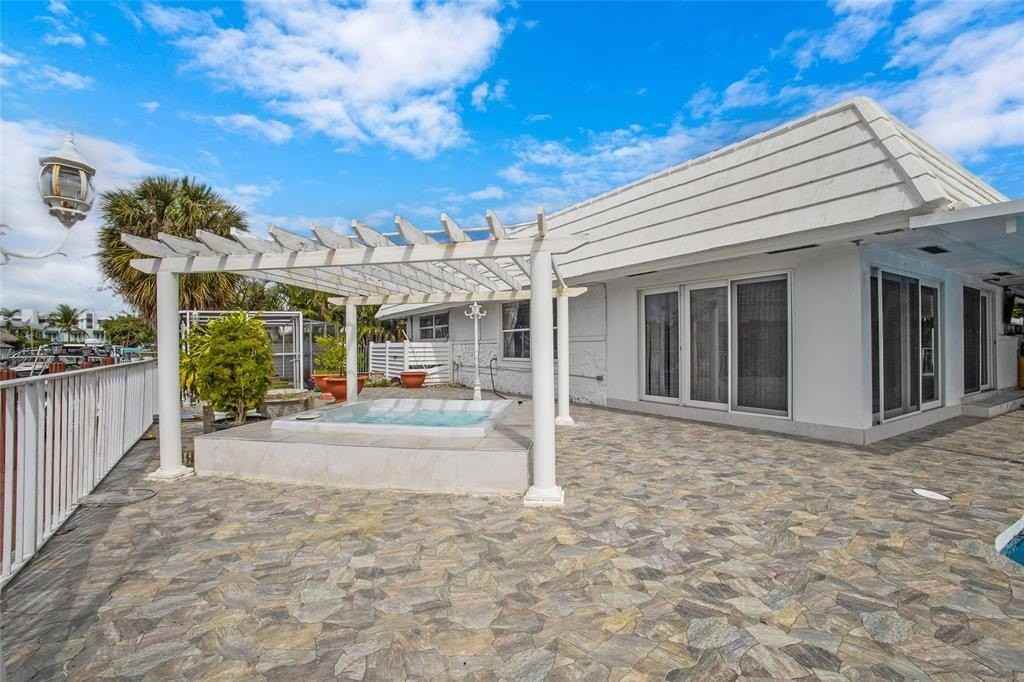 1311 Ne 27th Way - Photo 6 of 50