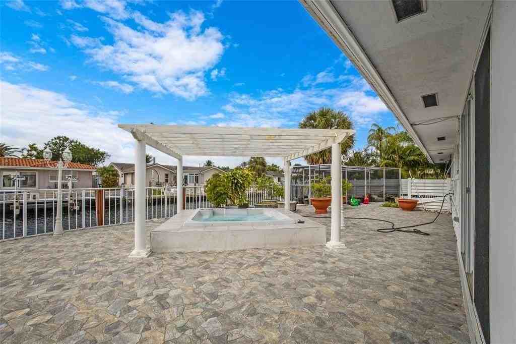 1311 Ne 27th Way - Photo 7 of 50