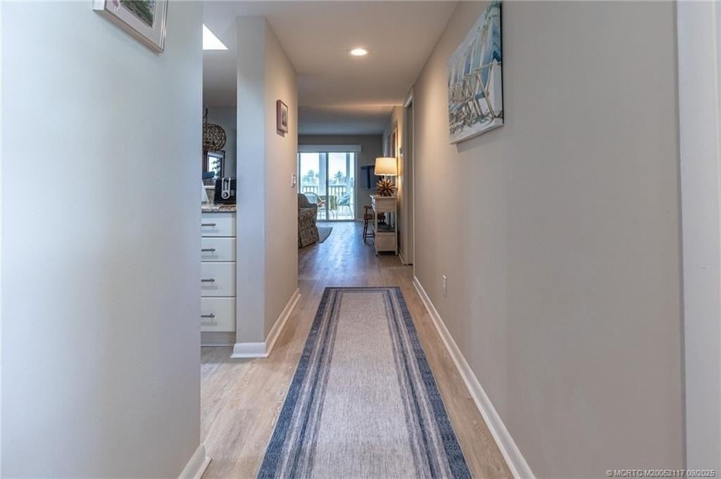 5596 Ne Gulfstream Way - Photo 3 of 21