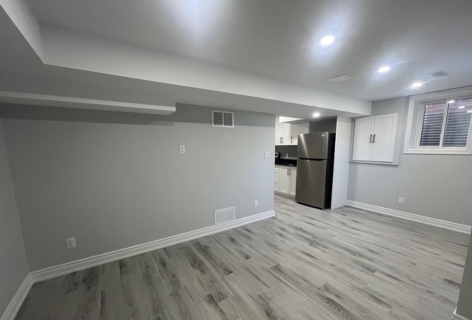 22 Amboise Cres Bsmt #BS - Photo 7 of 10