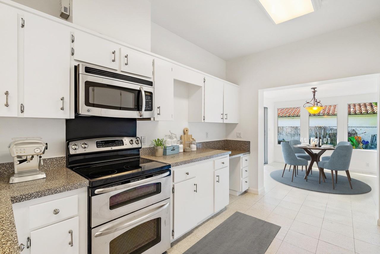 210 Russlyn Dr - Photo 6 of 20