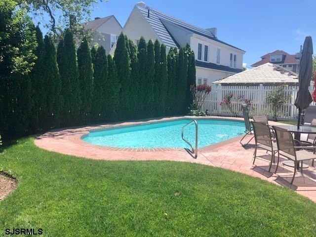 5806 Ventnor Ave - Photo 3 of 25