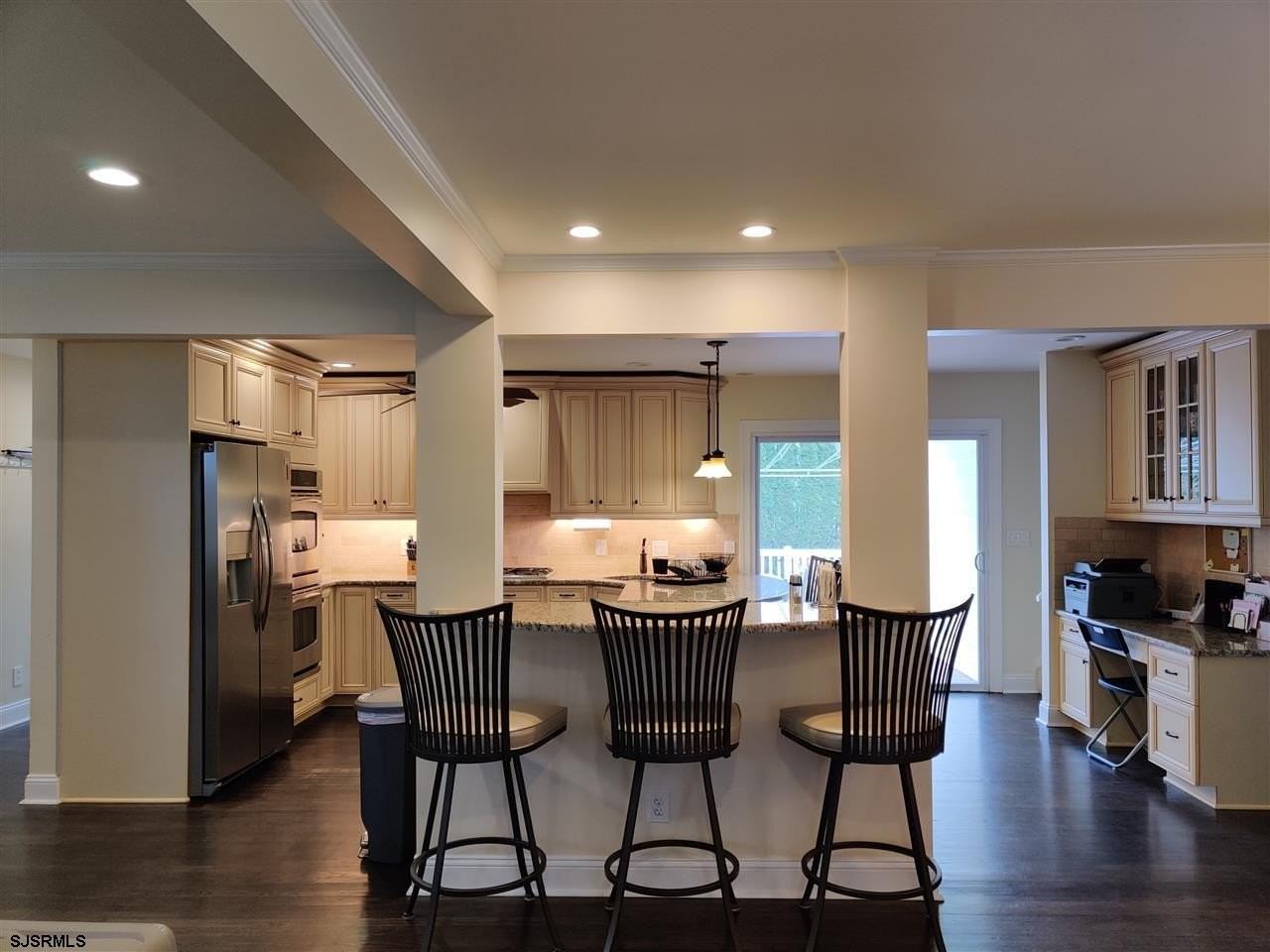 5806 Ventnor Ave - Photo 5 of 25