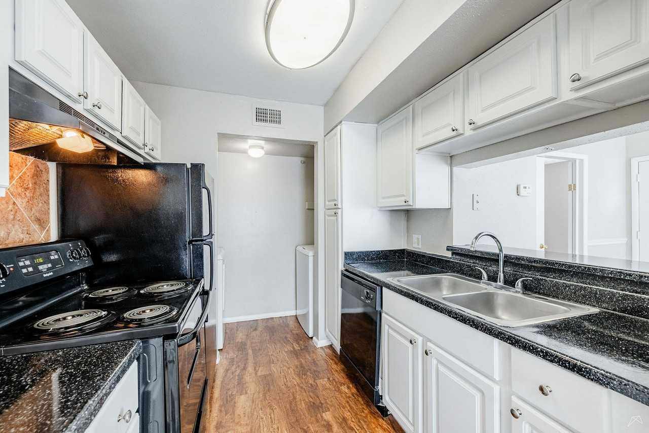 The Park at Lake Como - Photo 7 of 50