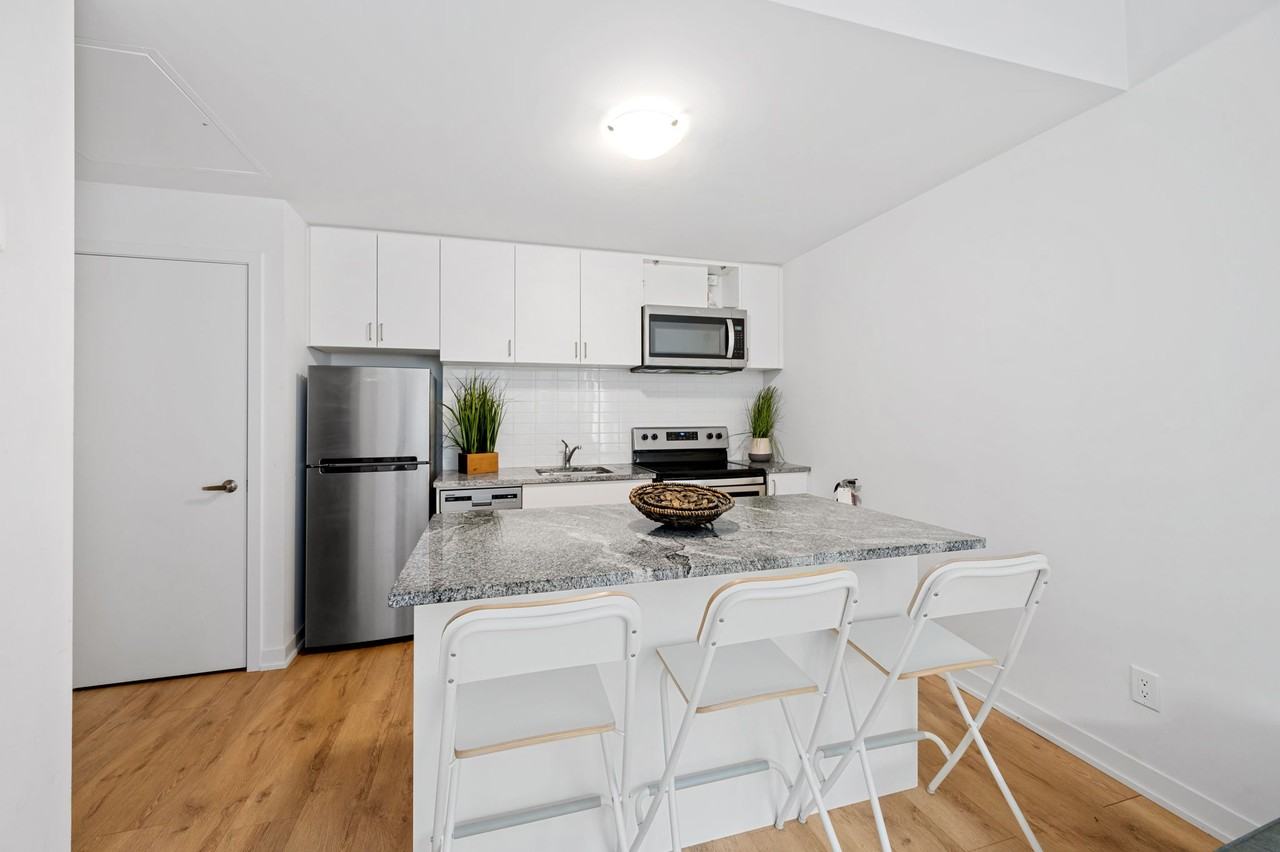 1740 Simcoe Street North