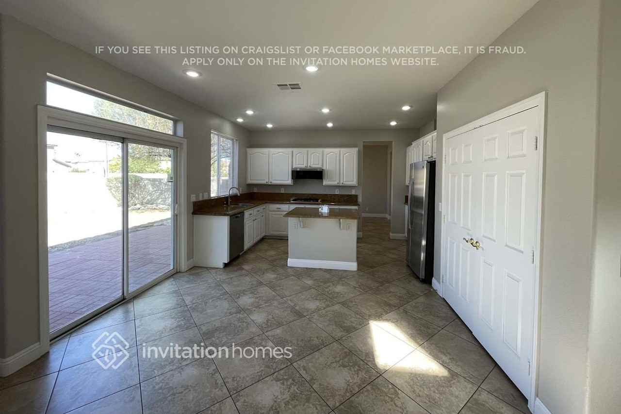 592 Kavanagh Place - Photo 5 of 23