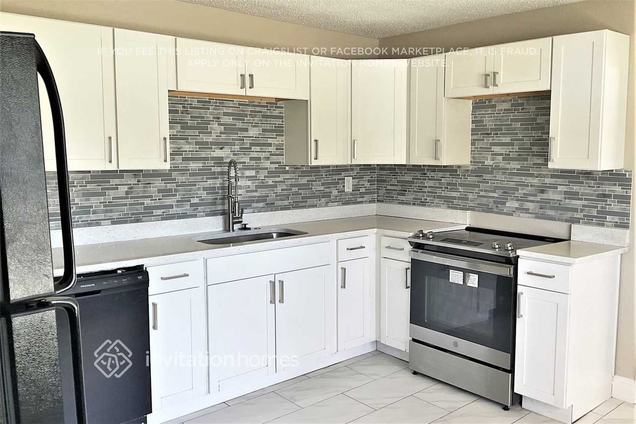 1324 37th St - Photo 6 of 19