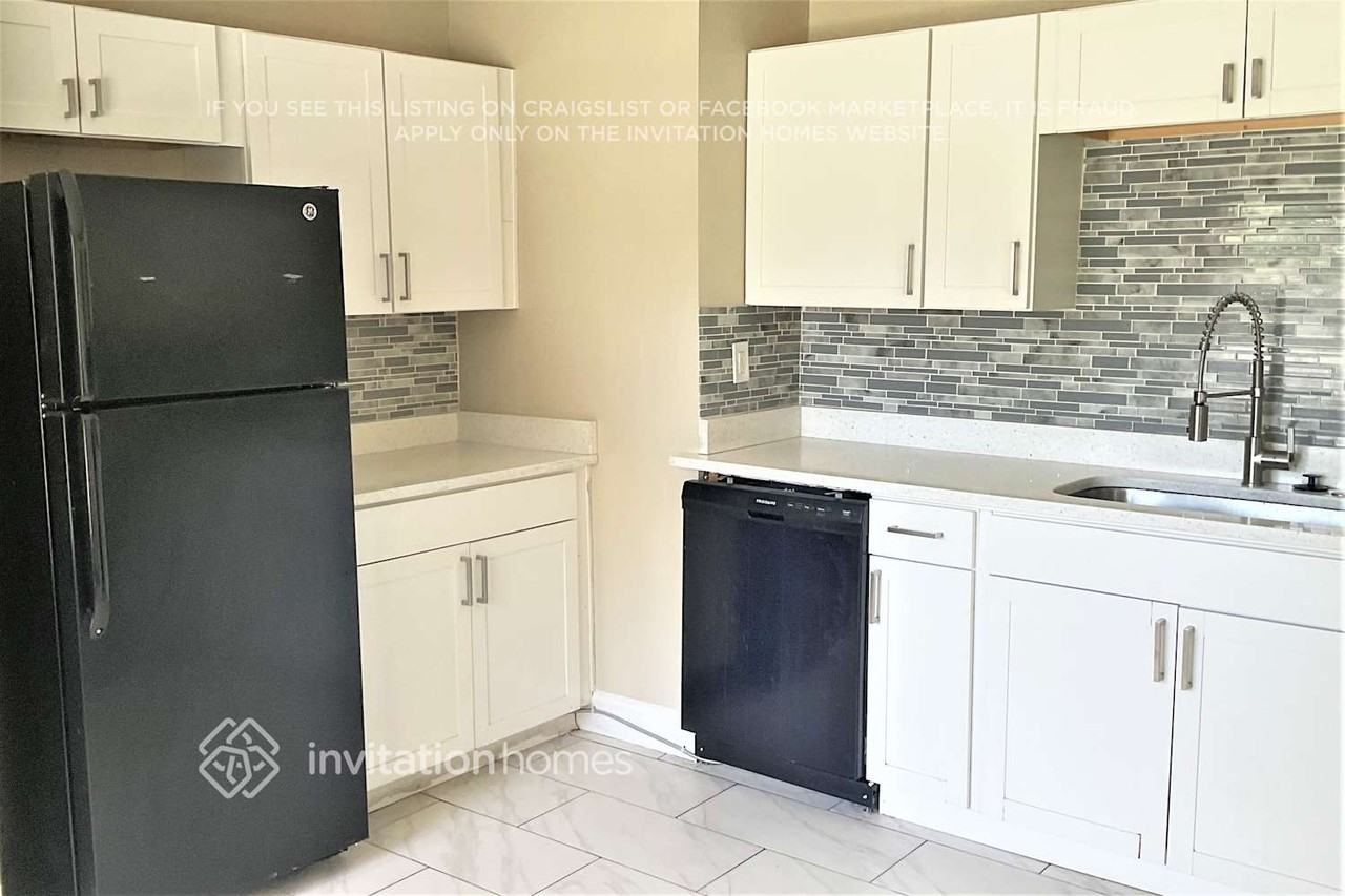 1324 37th St - Photo 7 of 19