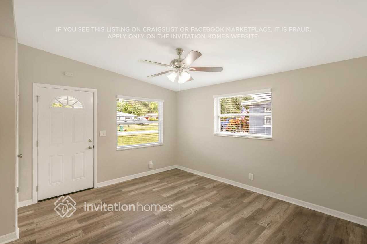 8648 79th Pl - Photo 2 of 25