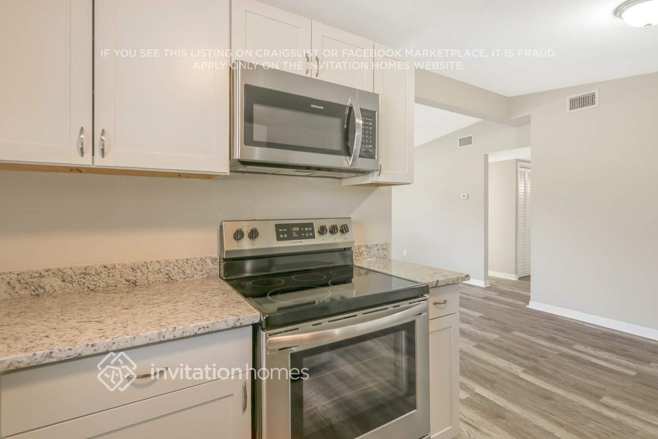 8648 79th Pl - Photo 6 of 25