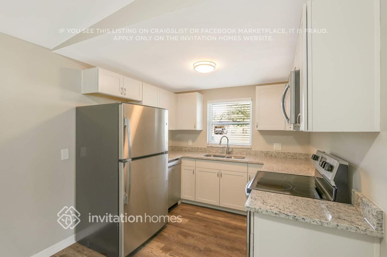 8648 79th Pl - Photo 4 of 25
