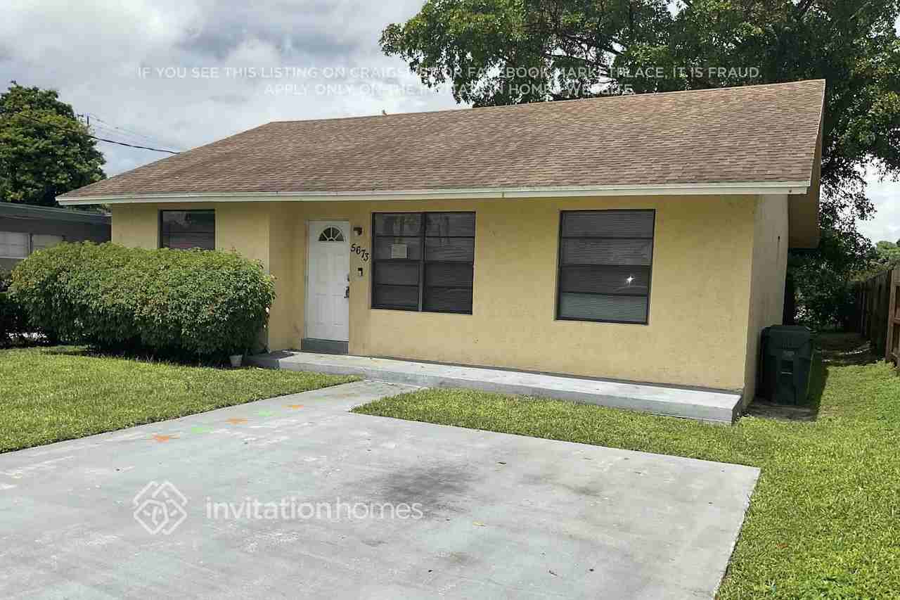 5673 Fletcher St - Photo 3 of 21