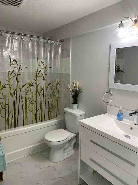 13907 88 Street Northwest - Photo 4 of 12