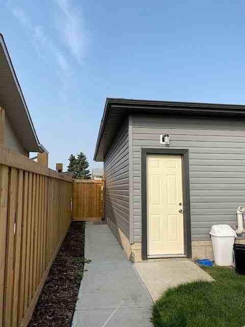 13907 88 Street Northwest - Photo 7 of 12