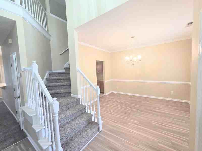 1009 Friar Tuck Ct - Photo 3 of 25