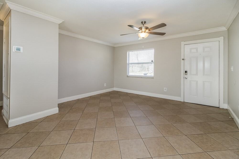 4764 Miramar Rd - Photo 3 of 16