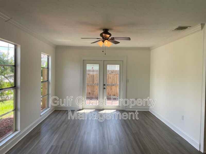 2412 Webber Street - Photo 4 of 26