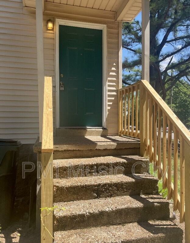 206 Reeves St - Photo 2 of 11