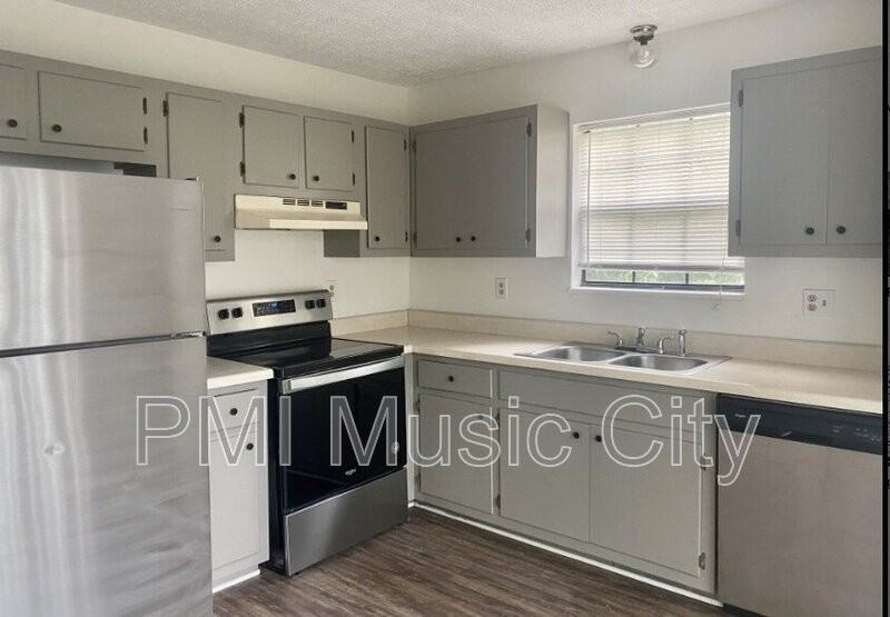 206 Reeves St - Photo 3 of 11