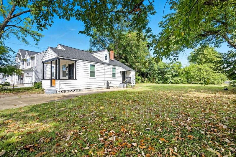 988 Philpotts Rd - Photo 2 of 21