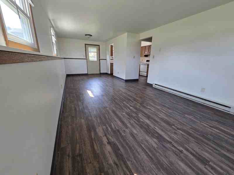 324 Joseph St - Photo 3 of 15