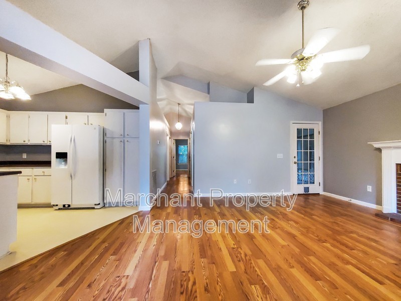 237 Oak Valley Dr - Photo 4 of 26