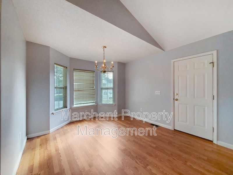 237 Oak Valley Dr - Photo 7 of 26
