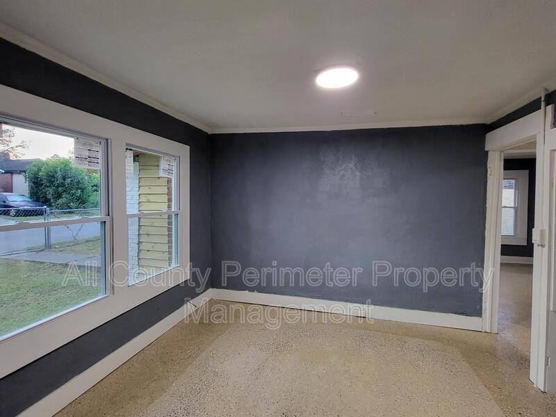 2177 Adams Ave - Photo 5 of 11