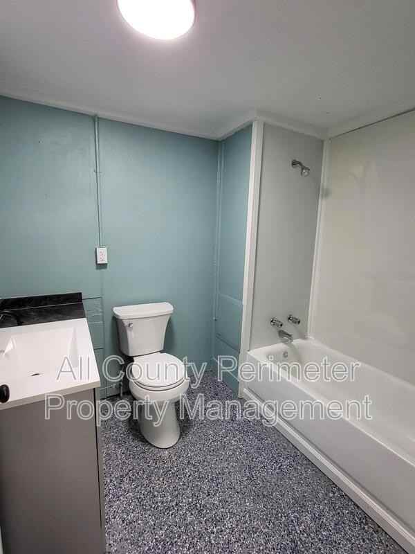 2177 Adams Ave - Photo 6 of 11