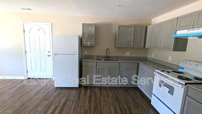 1474 Kelly Dr #11 - Photo 4 of 9