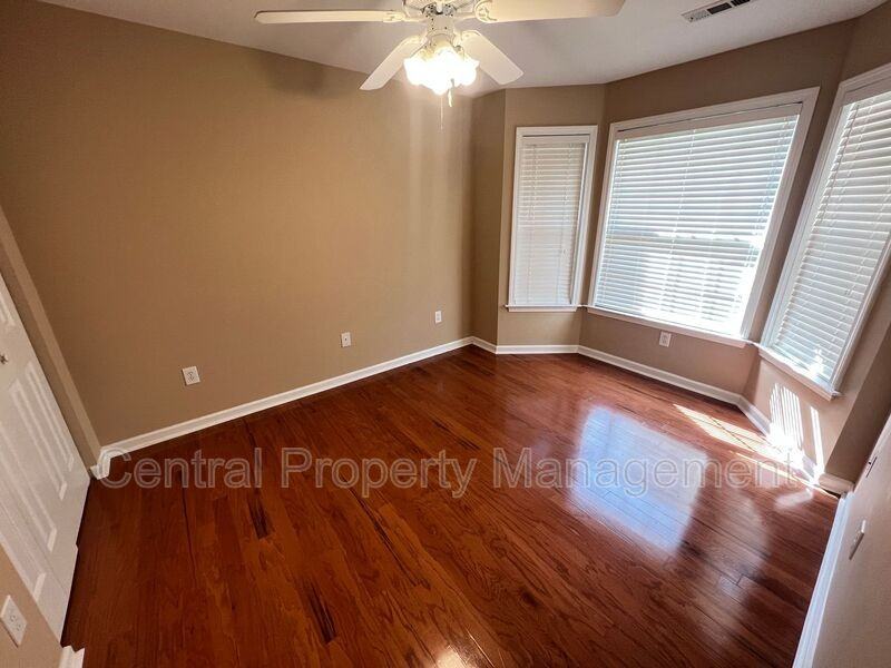 409 Falling Rock Way - Photo 7 of 20
