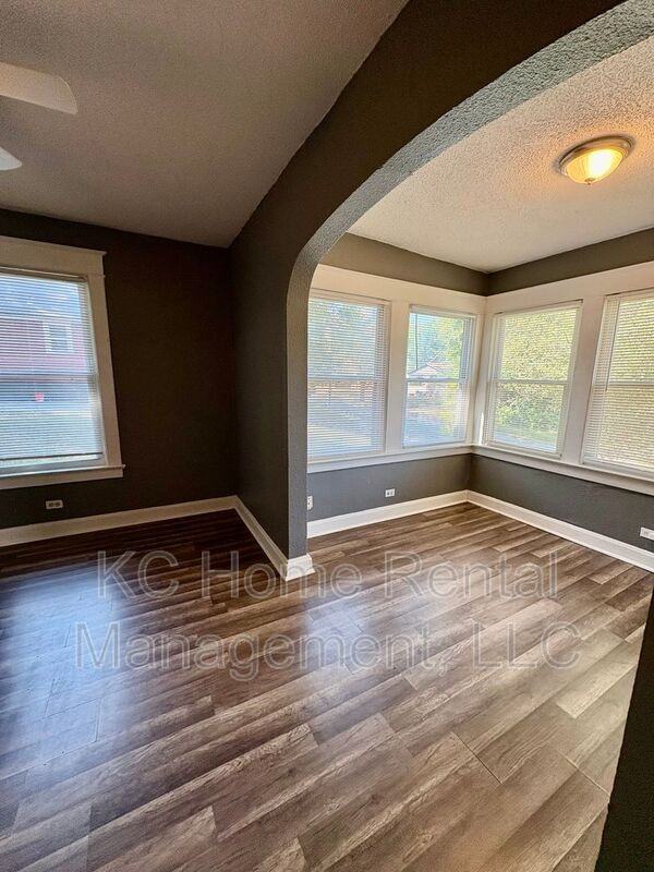6103 Walrond Ave - Photo 3 of 47