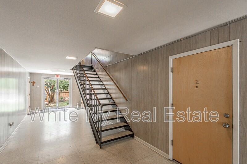 818 University Ave #7 - Photo 5 of 25