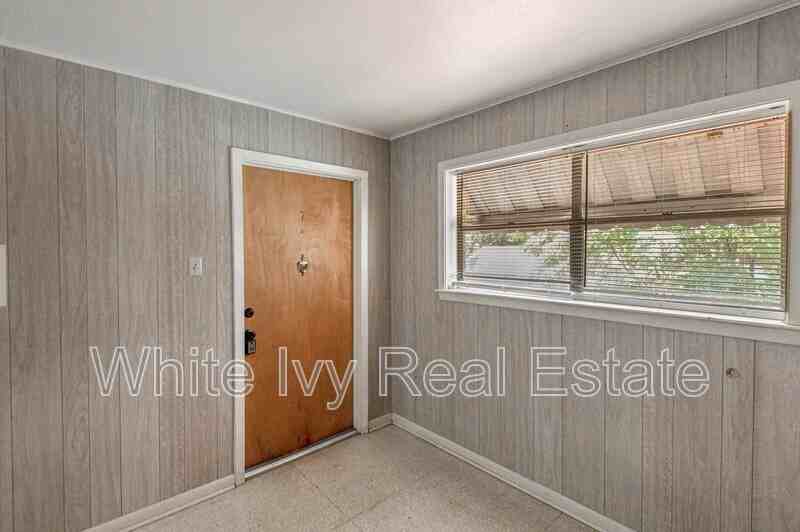 818 University Ave #7 - Photo 6 of 25